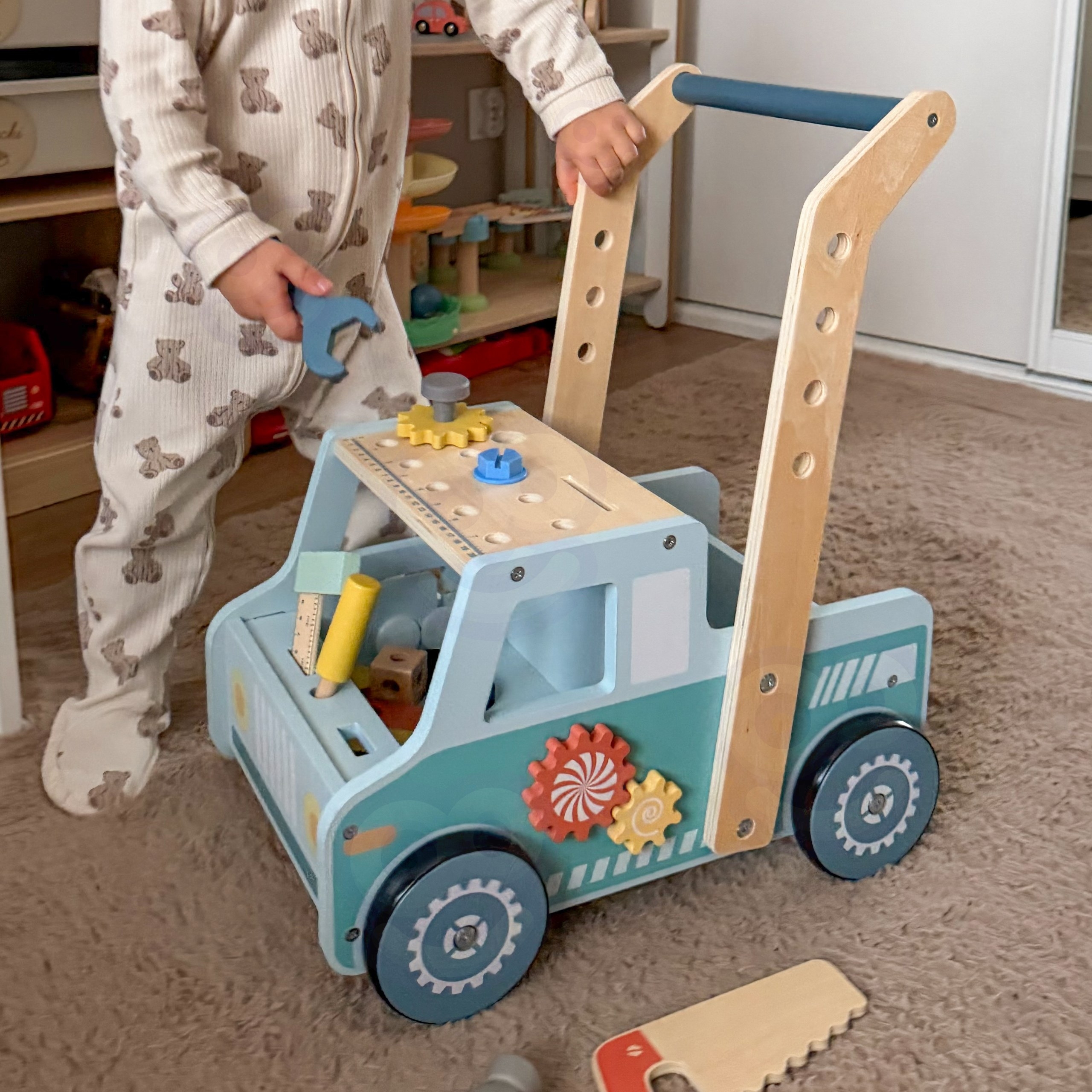 Kõndimisauto arendab lapse motoorikat