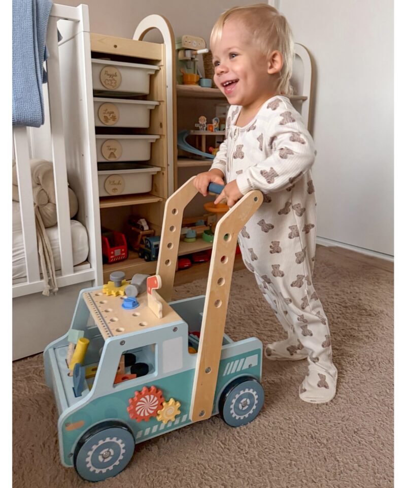 Ergonoomiline käepide ja stabiilsed rattad