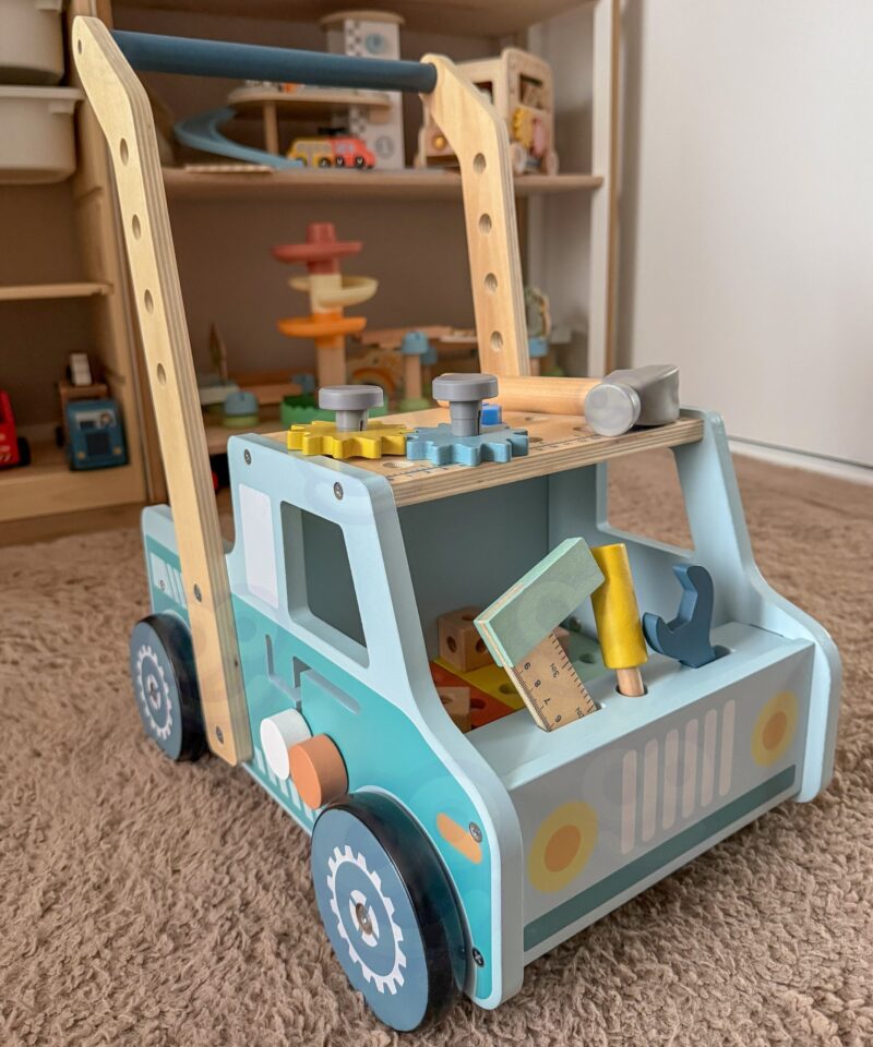 Kvaliteetne puidust kõndimisauto