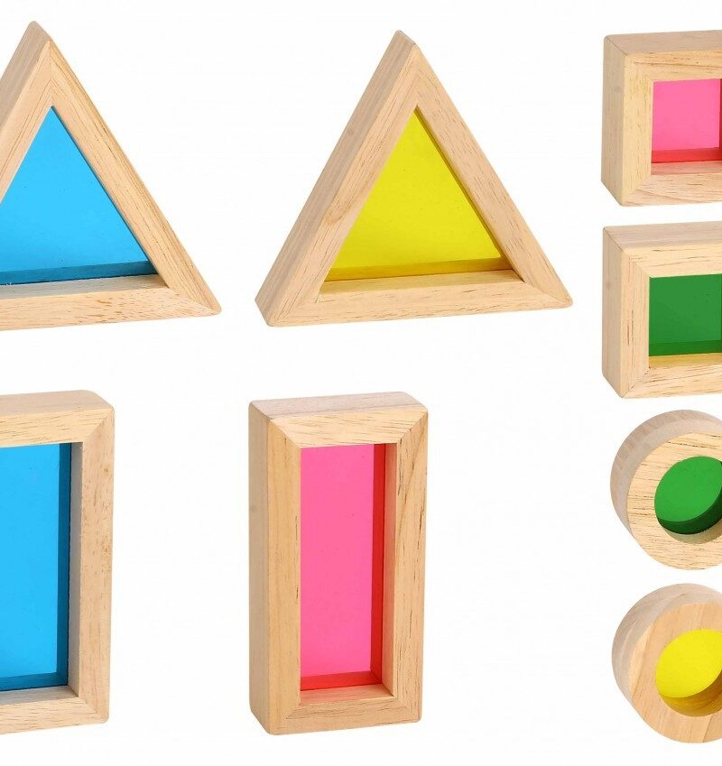 Värvilised puidust klotsid kodus ja lasteaias