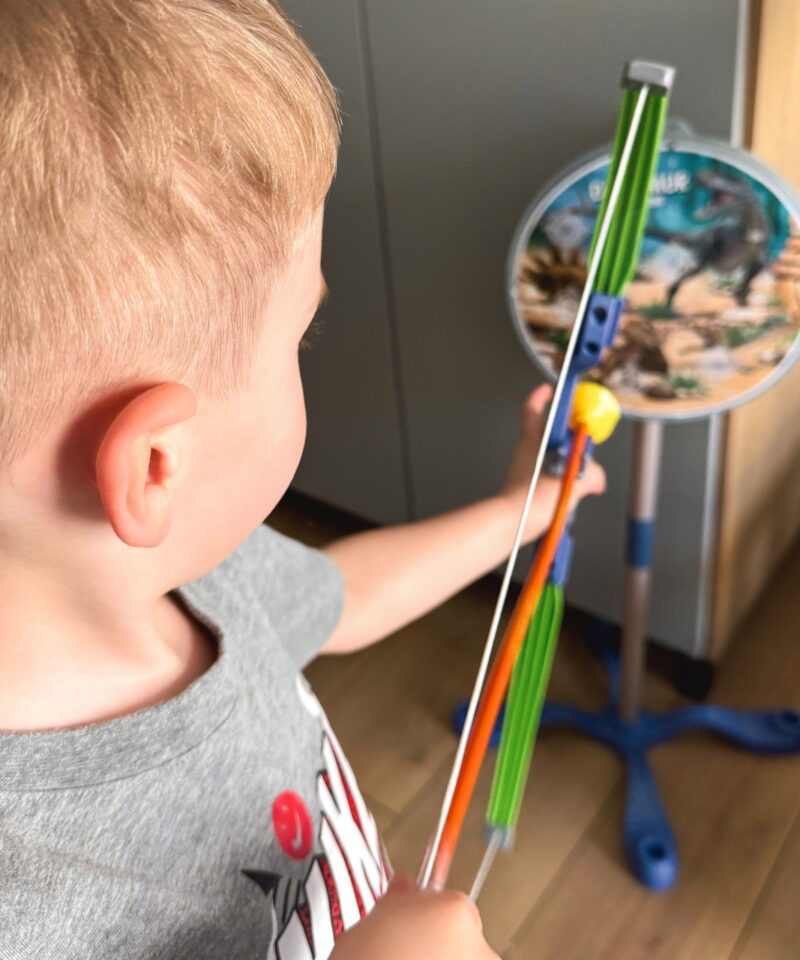 Värviline dinosauruseteemaline laskekomplekt