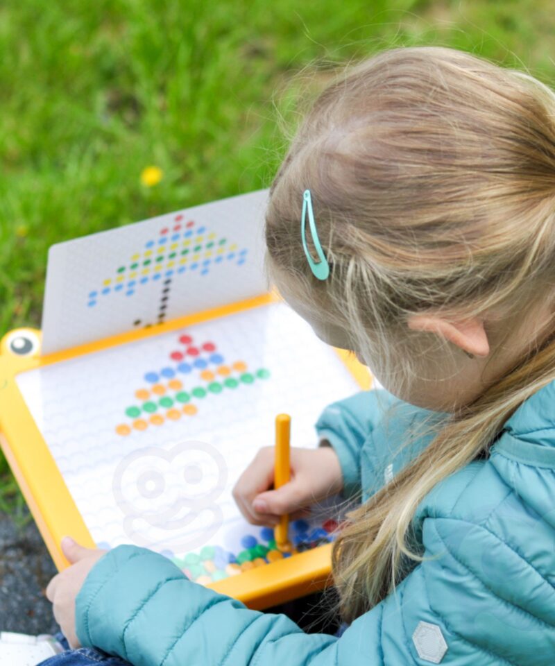 Komplektis 110 magnetilist nuppu