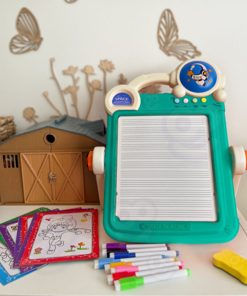 Joonistustahvel koos värviliste markeritega