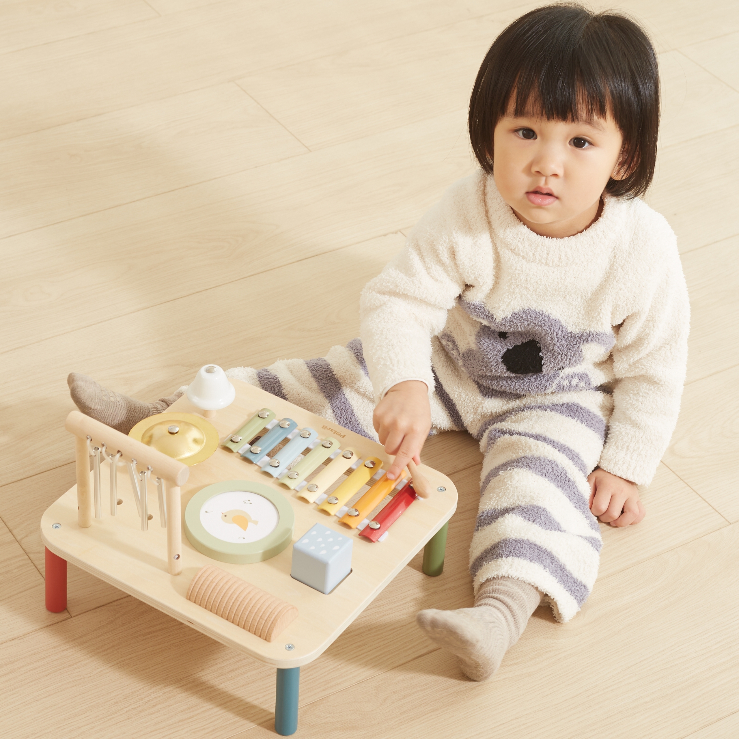 Mängulaud pastellvärvidega disainis