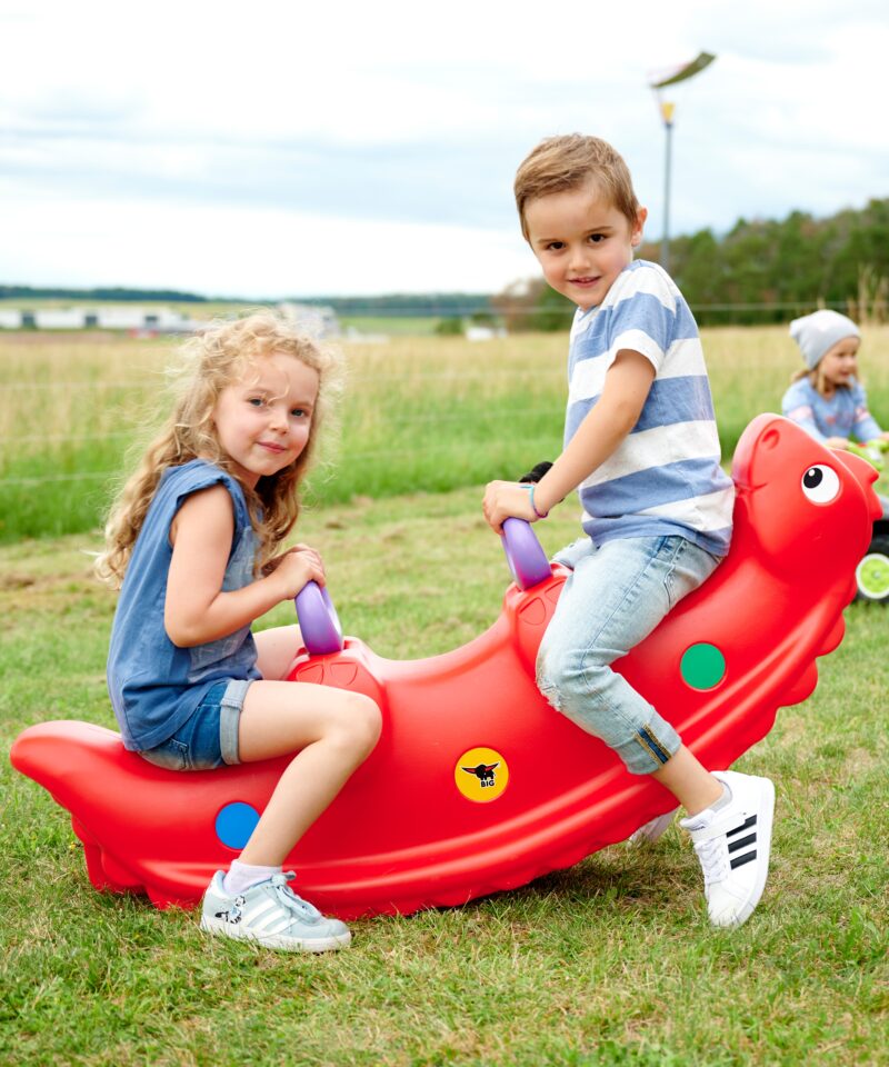 Kiikhobune kolmele lapsele