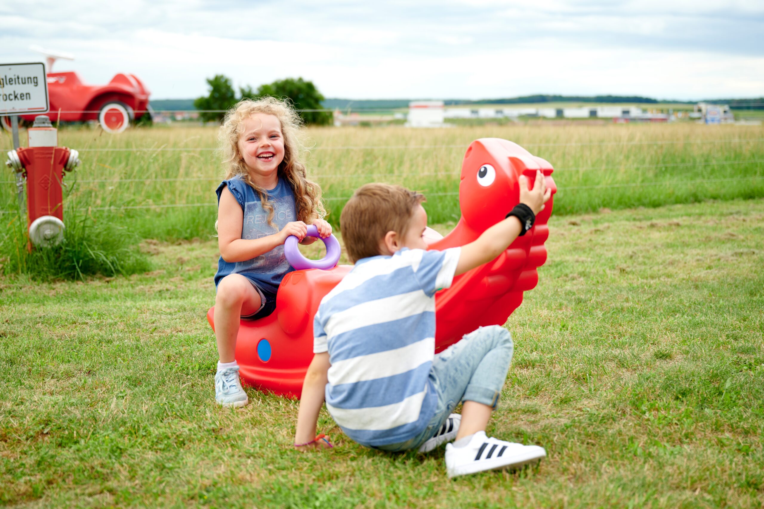 Kiikhobune sobib toas ja õues