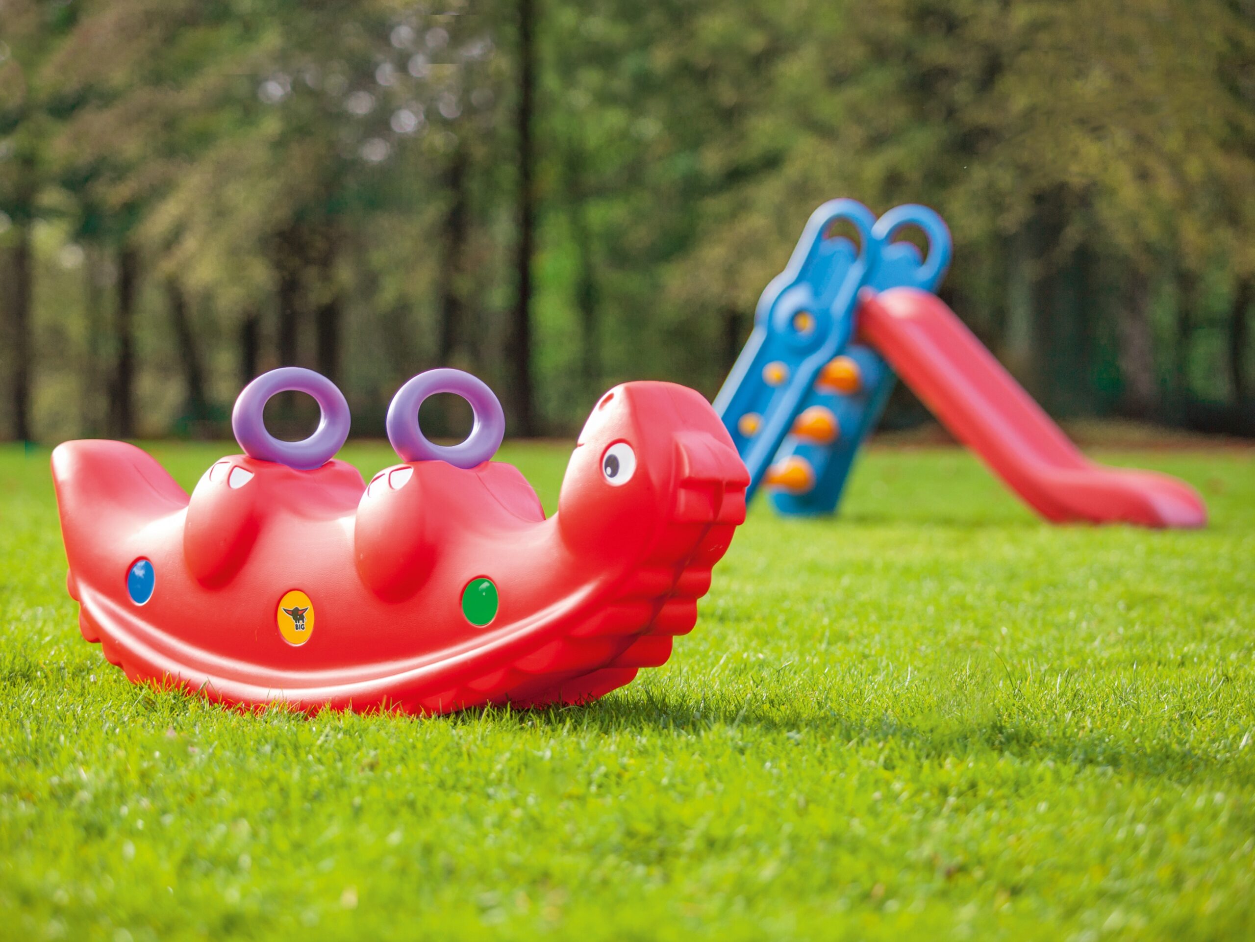 Kiikhobune sobib toas ja õues