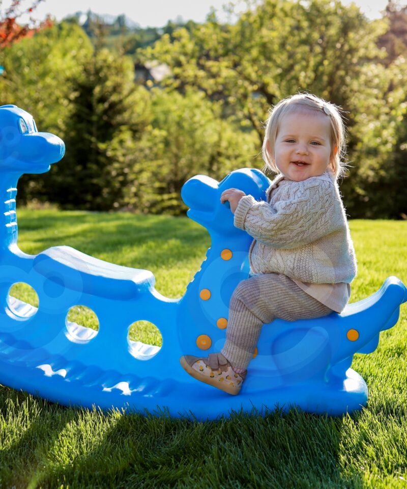 Mitmekohaline tasakaalukiik lastele aias