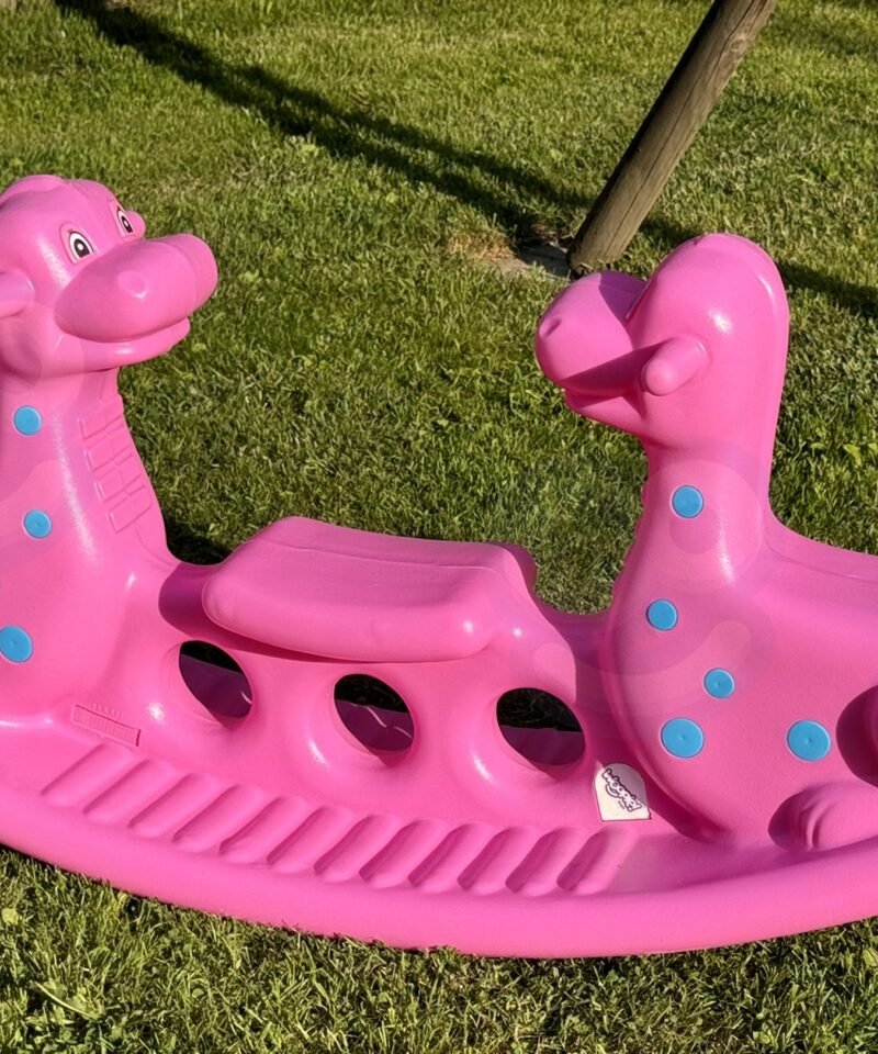 Lastele mõeldud kiikhobune