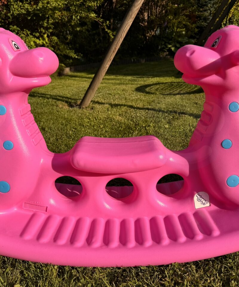 Lastele mõeldud kiikhobune