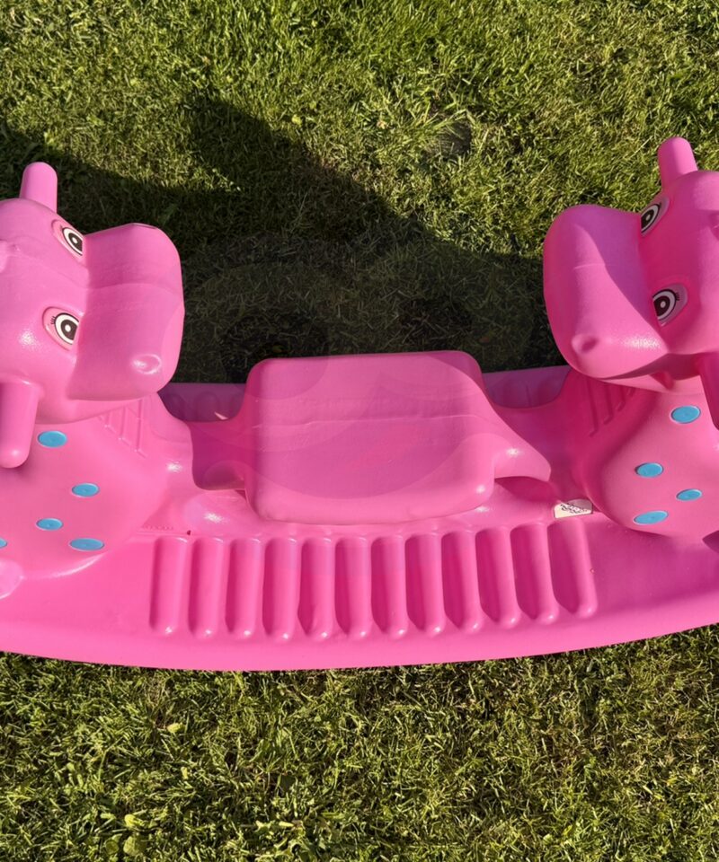 Lastele mõeldud kiikhobune