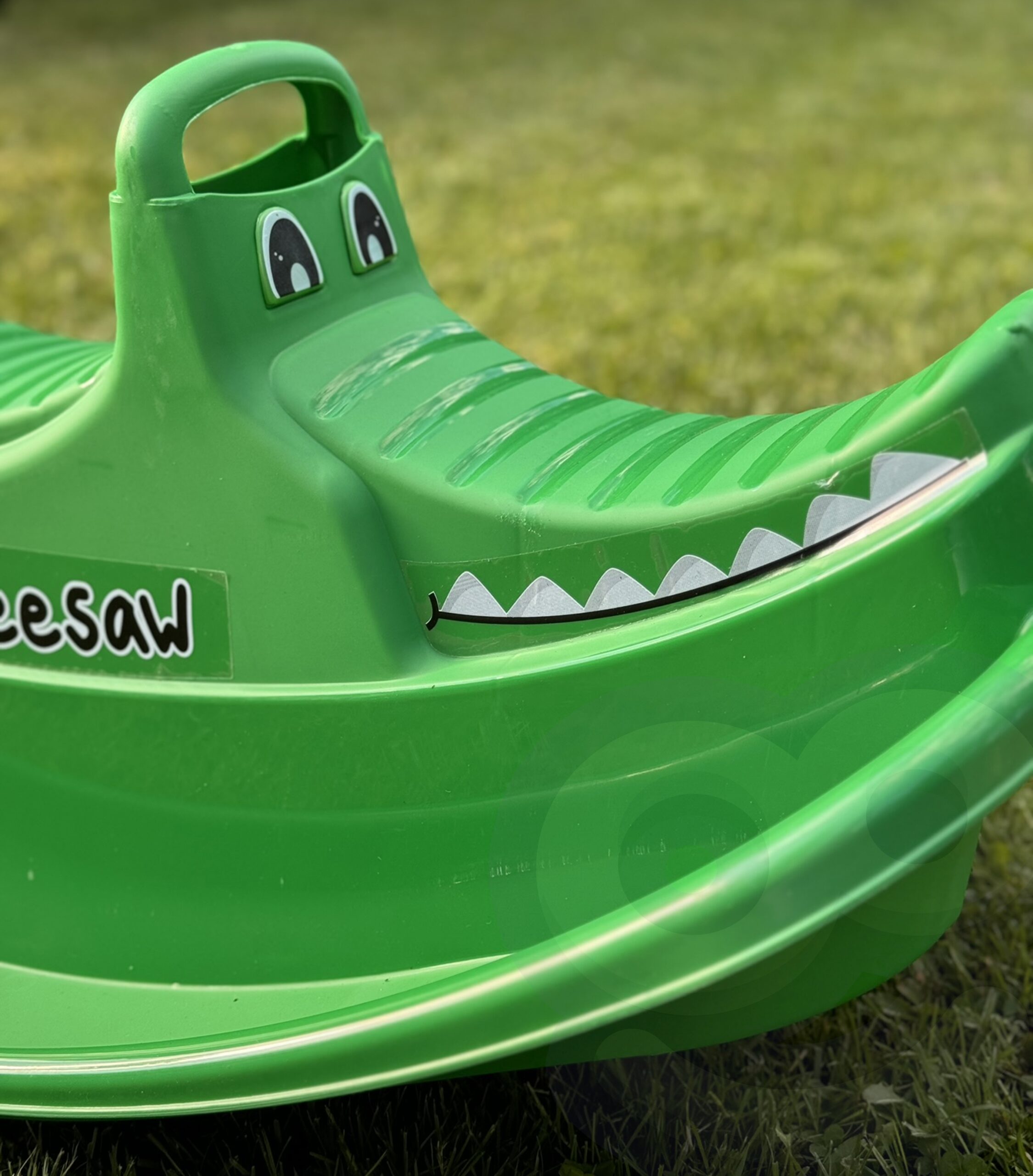 Krokodilli stiilis kiikhobune