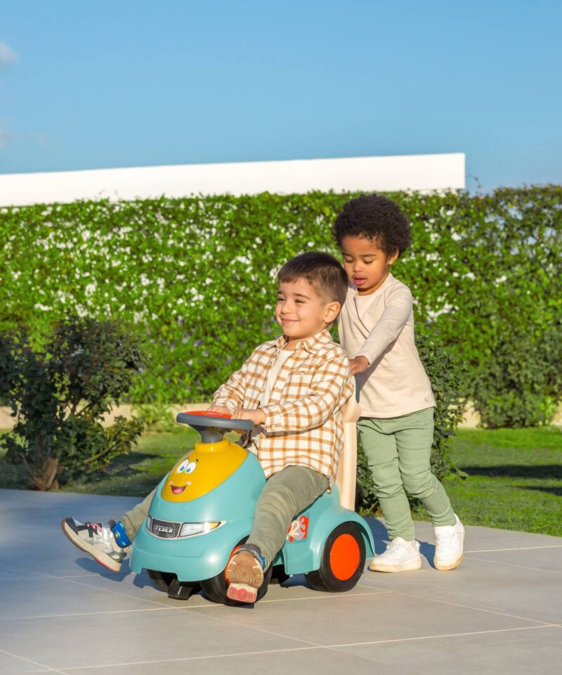 Laste sõiduk koos turvapiirdega