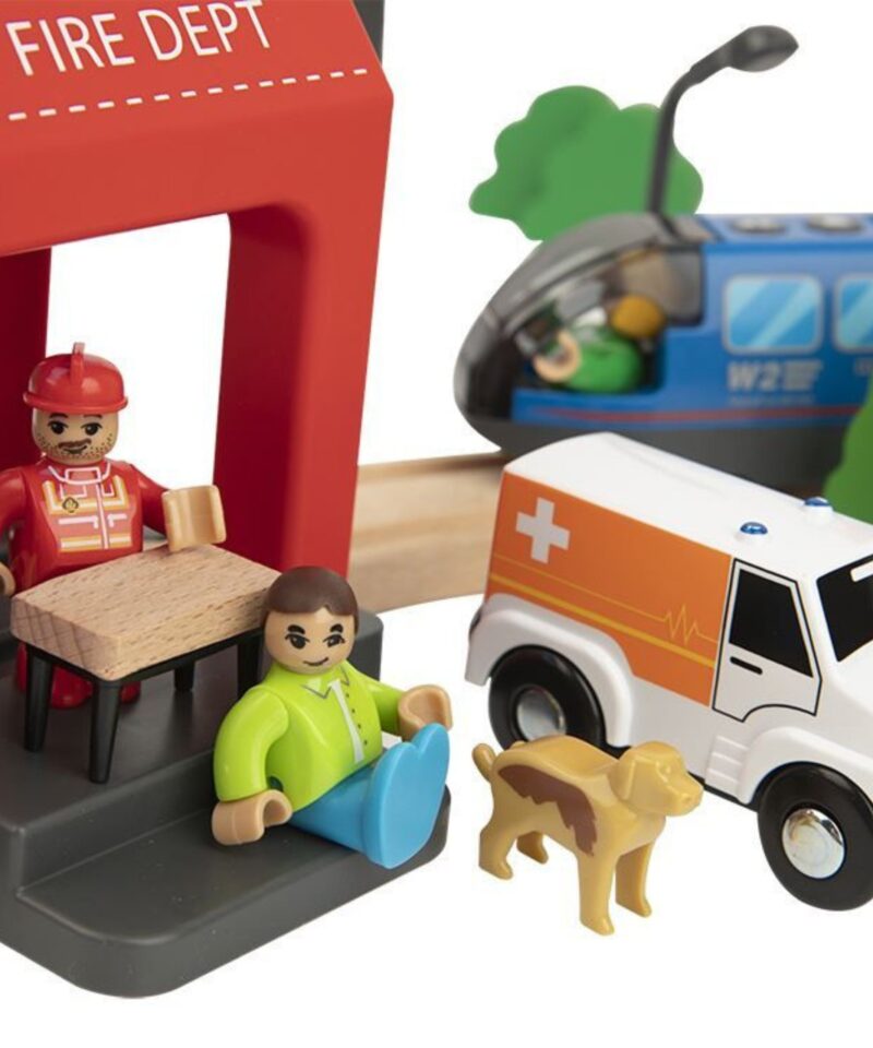 Värvilised figuurid ja sõidukid puidust