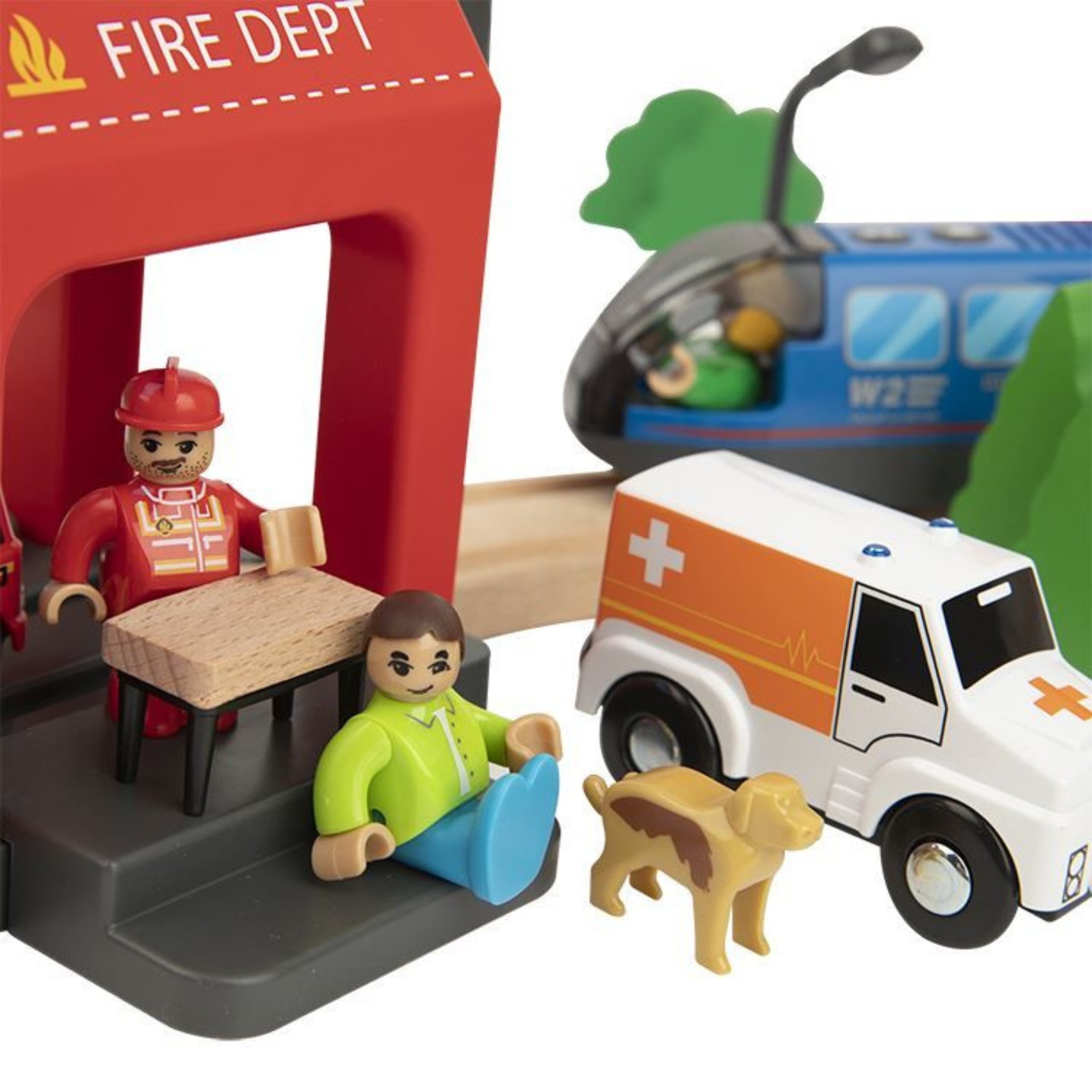 Värvilised figuurid ja sõidukid puidust