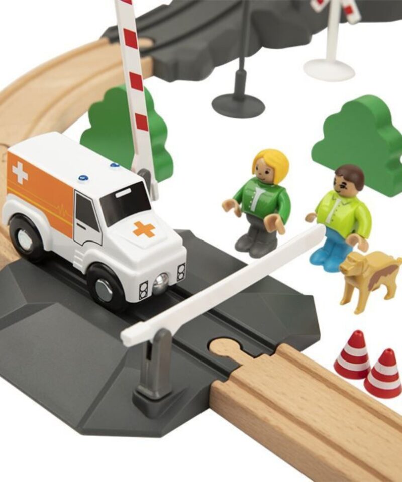 Värvilised figuurid ja sõidukid puidust