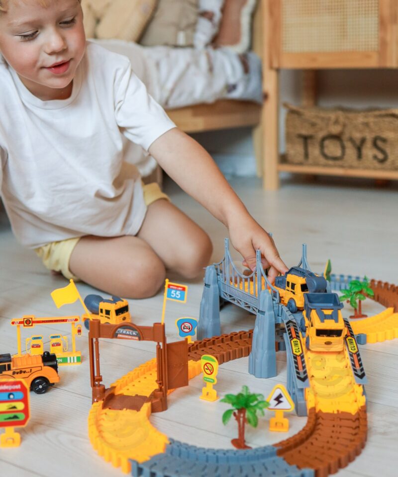 Ehituskomplekt koos realistlike masinatega