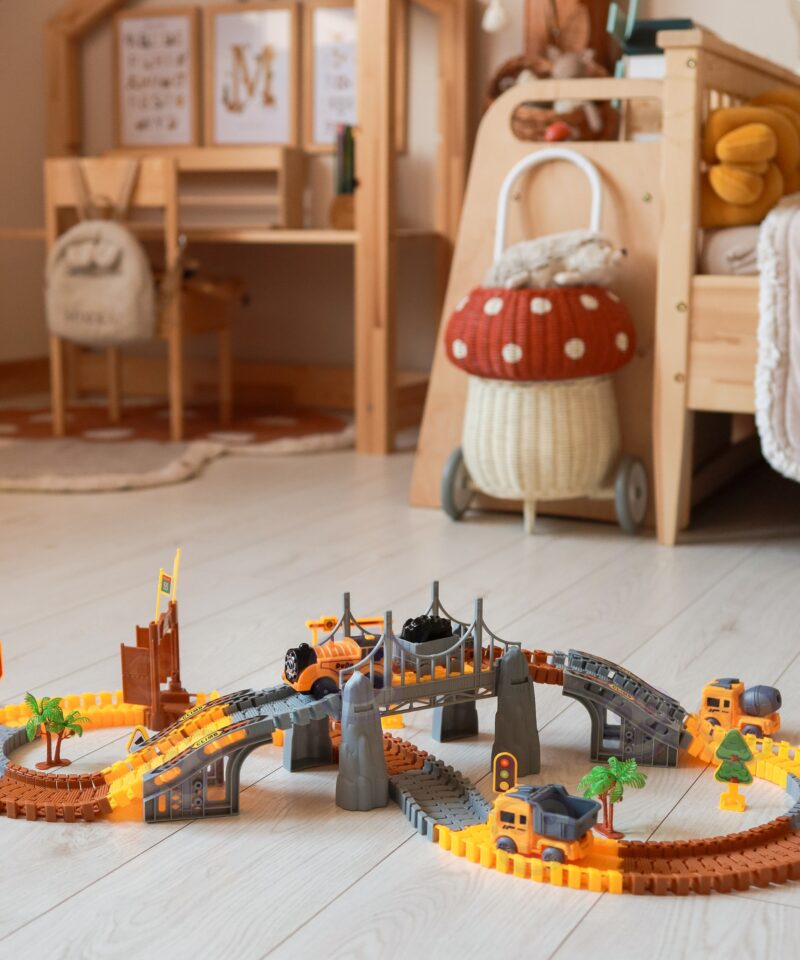 Komplekt sisaldab vedurit ja vagunit