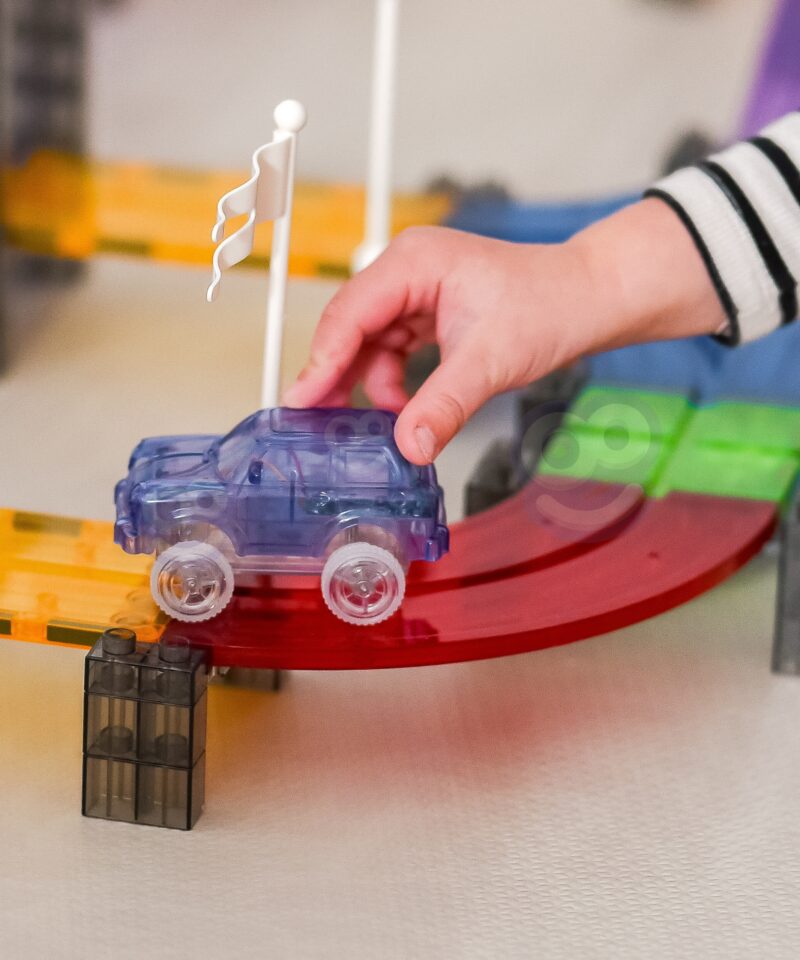 Lastele mõeldud magnetiline võidusõidurada