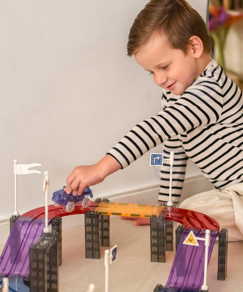 Värvilised rajakomponendid ja LED-auto