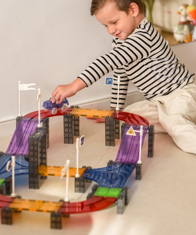 LED auto koos säravate valgusefektidega