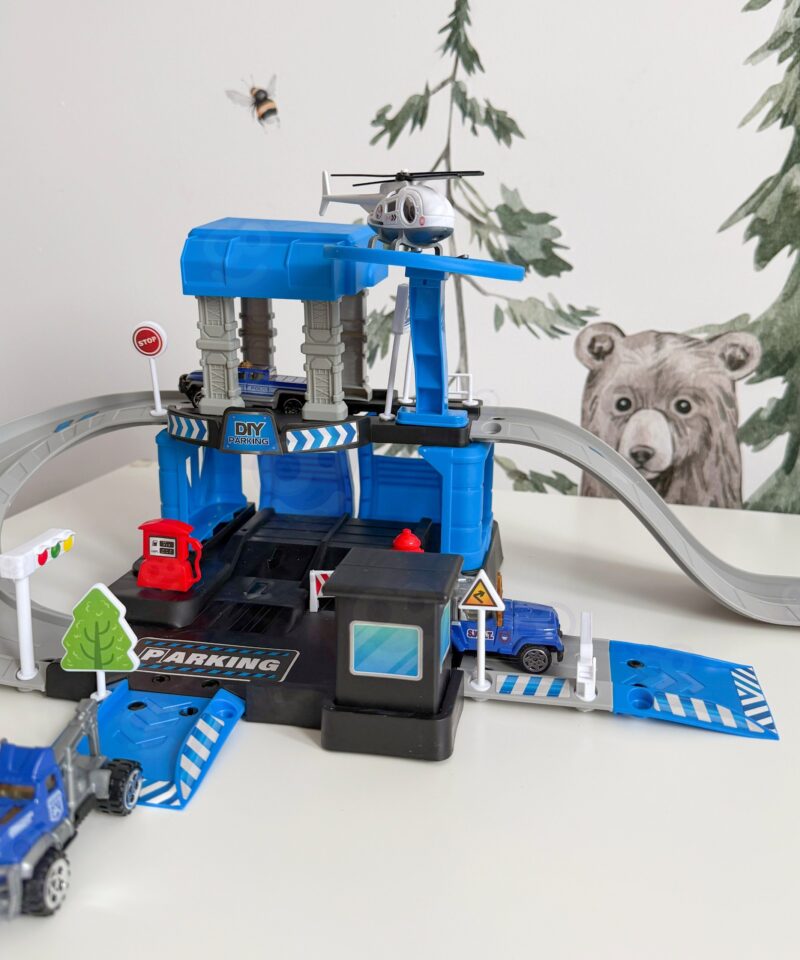 Politsei parkimiskomplekt koos rampide ja maandumisplatsiga