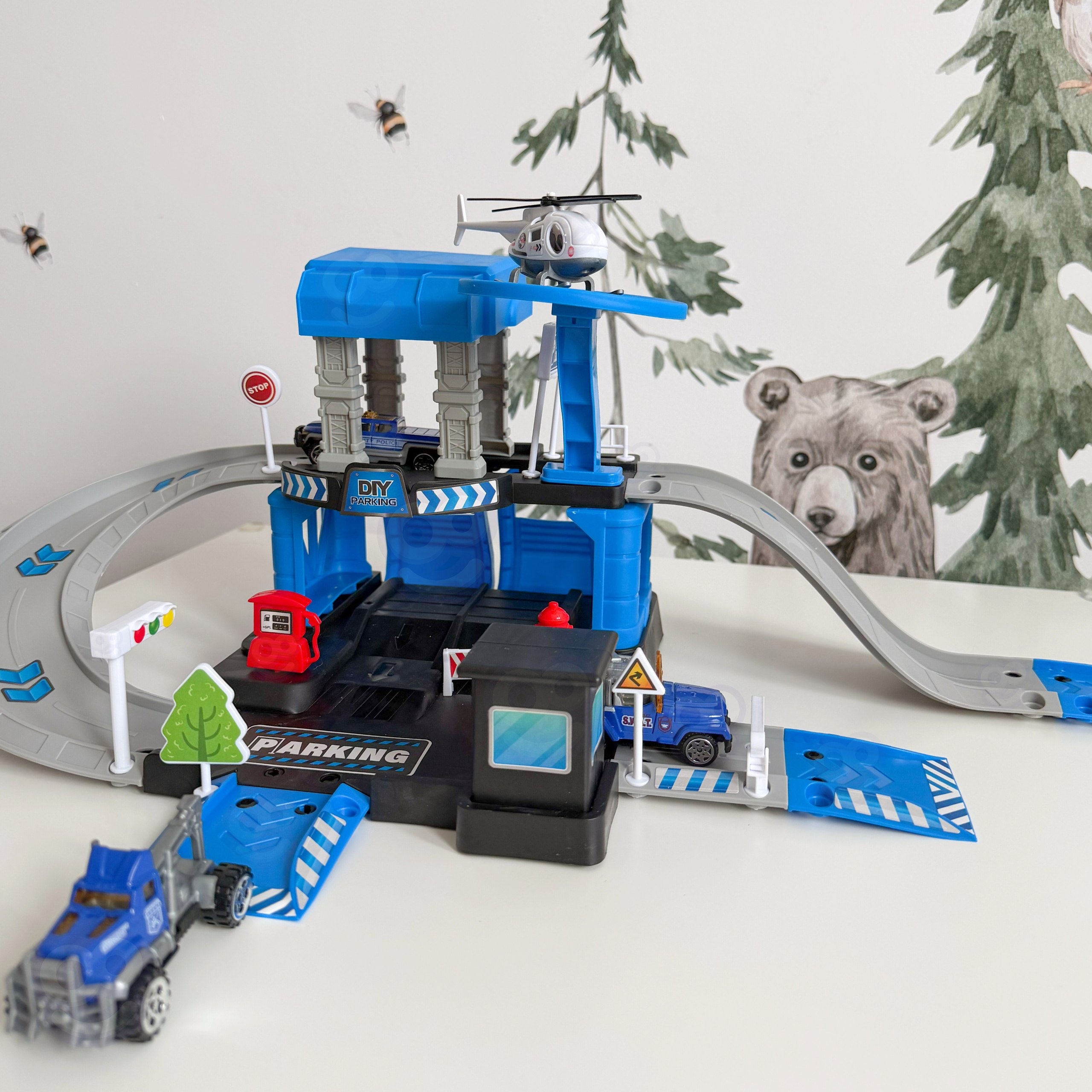 Politsei parkimiskomplekt koos rampide ja maandumisplatsiga