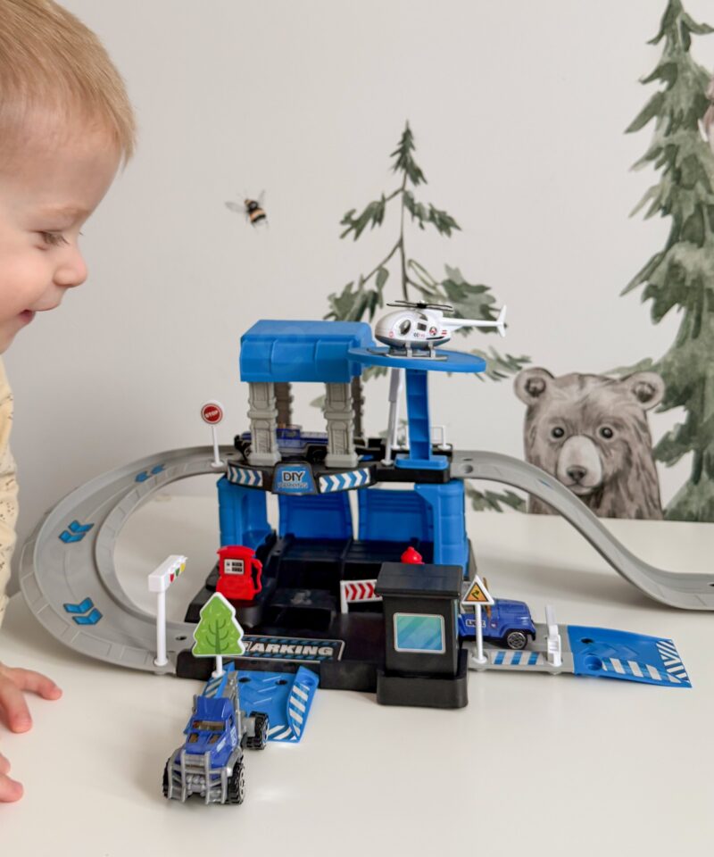 Erksavärviline politsei parkimiskomplekt lastele