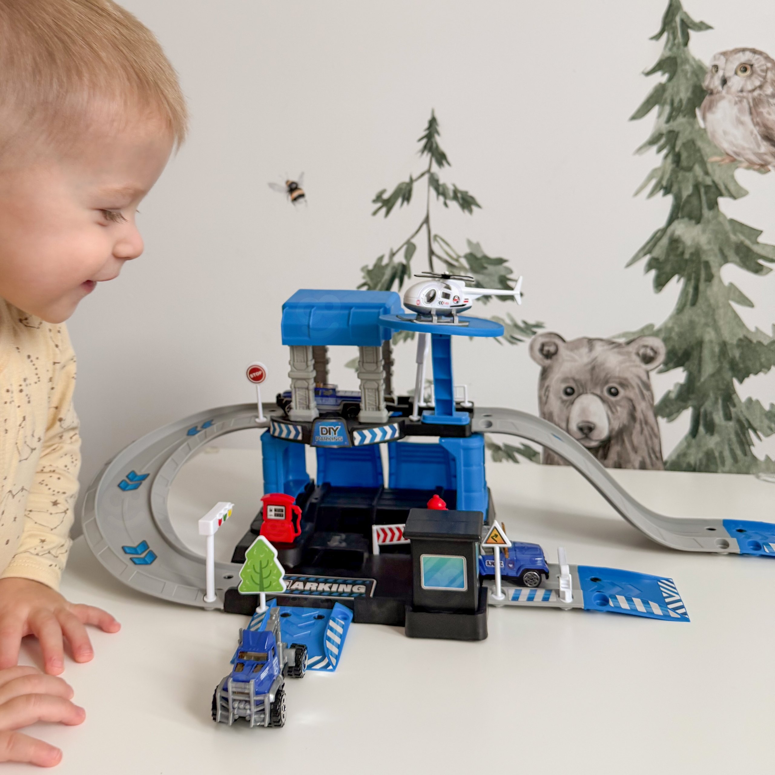 Erksavärviline politsei parkimiskomplekt lastele