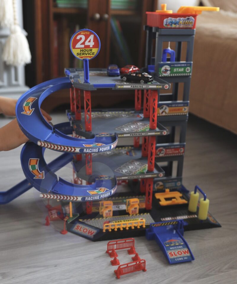 Parkimismaja koos helikopteri maandumisplatsiga