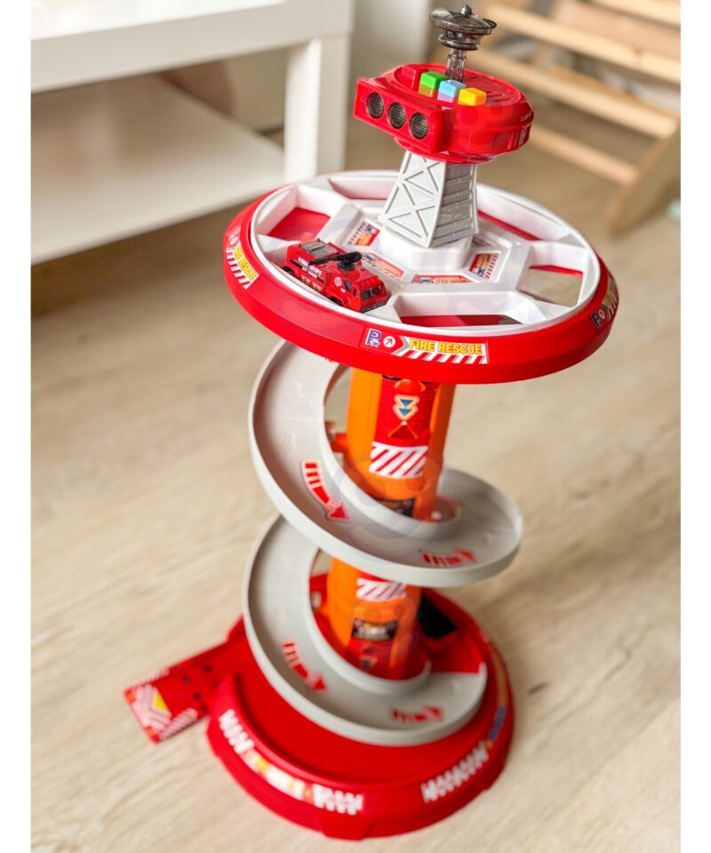 Parkimismaja heli- ja valgusfunktsioonidega