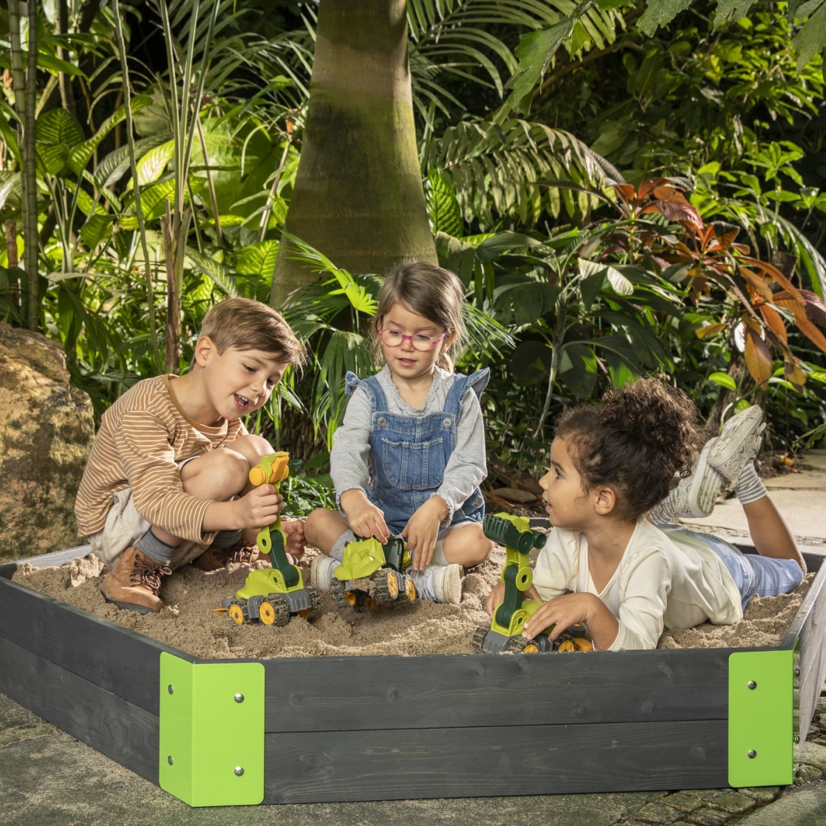 Pehmete ratastega dinosauruse auto