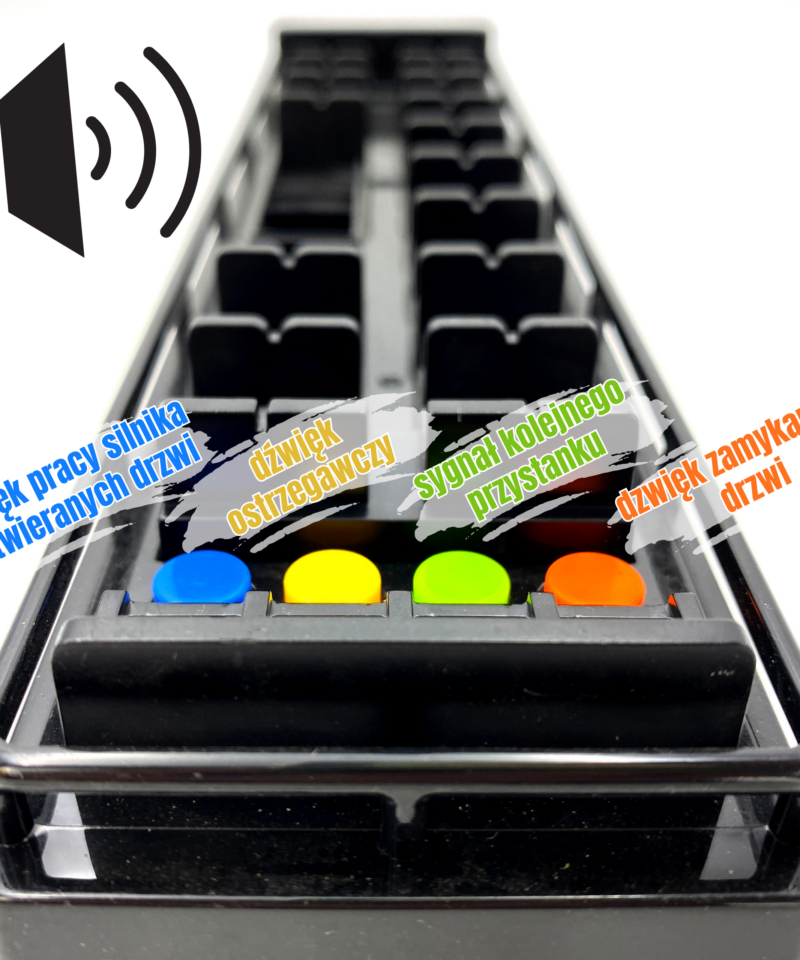 Mängubuss avatud uste ja vilkuvate tuledega