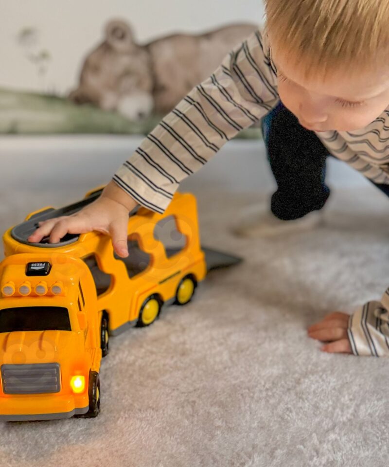 Mänguautode komplekt koos treileriga