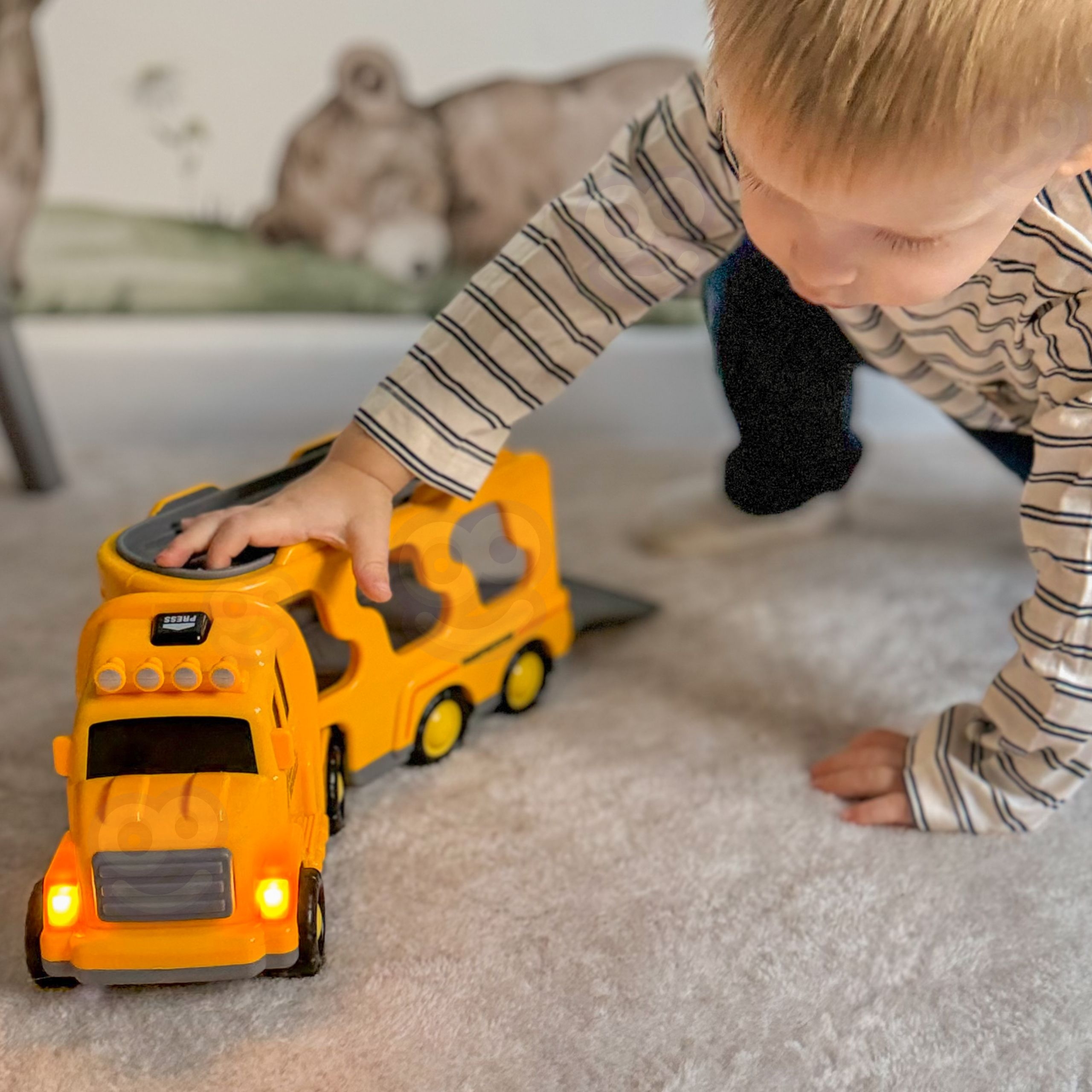 Mänguautode komplekt koos treileriga