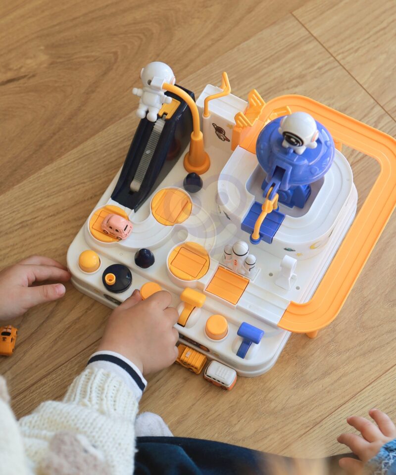 Magnetiga tõstetavad autod rajal