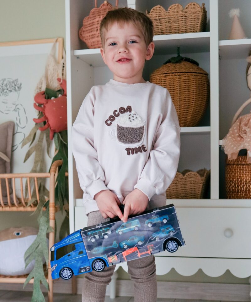 Mängukomplekt, mis sisaldab politseiautosid ja helikopterit