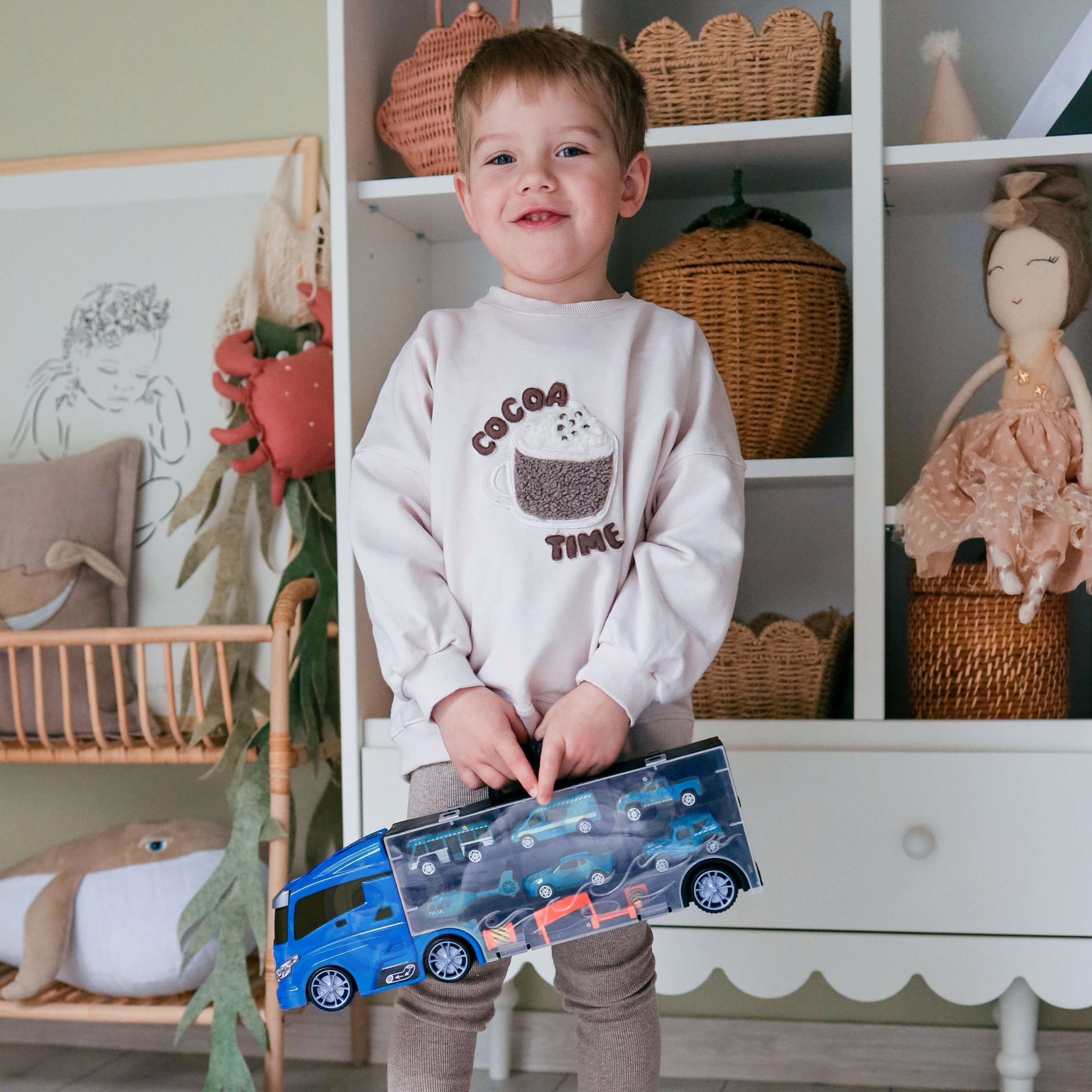 Mängukomplekt, mis sisaldab politseiautosid ja helikopterit