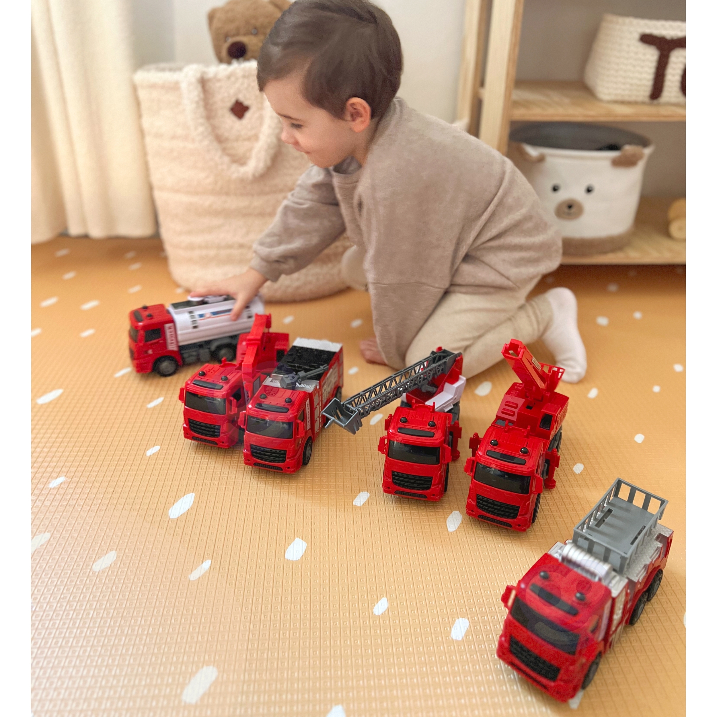 Lastele mõeldud päästeautode mängukomplekt