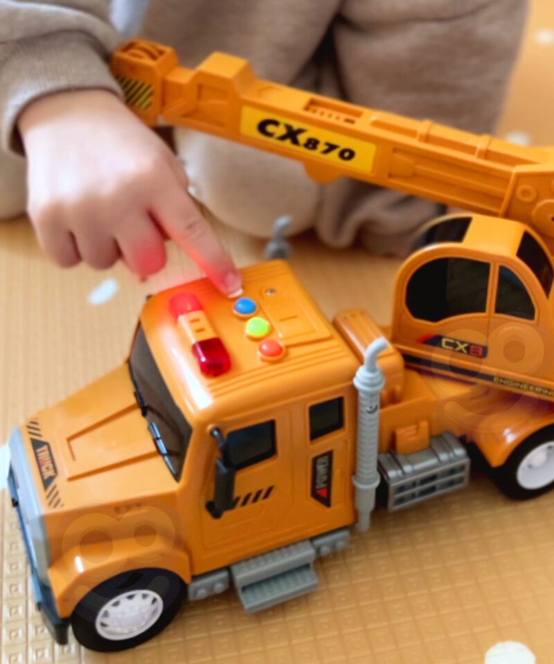 Kraana mänguauto liikuvate osadega