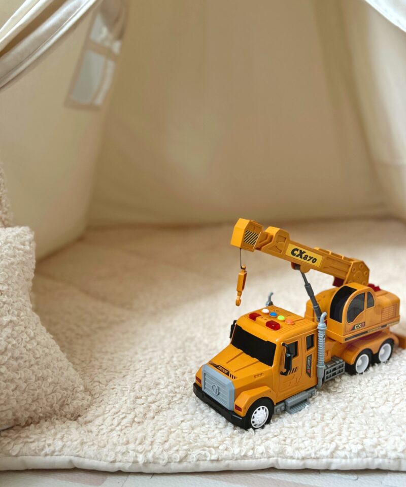 Loovust arendav kraana mänguasi