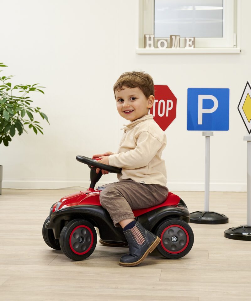 Laste liiklusmärkide komplekt kahesuunalise trükiga