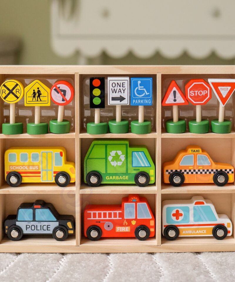 Mänguautod ja liiklusmärgid