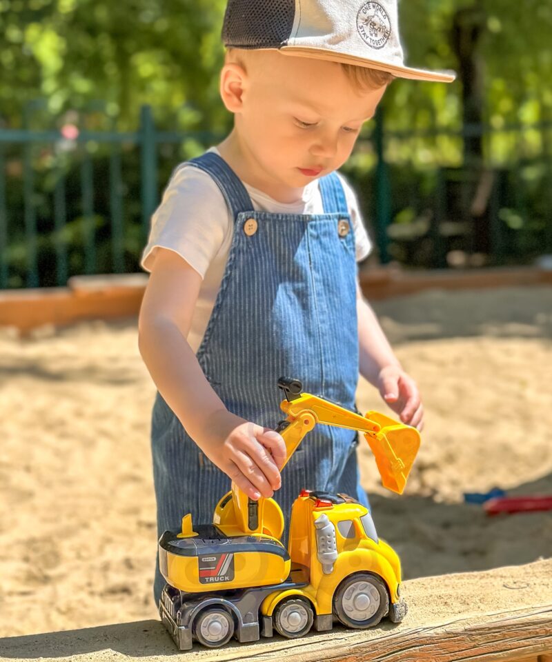 Mänguauto valgusefektidega