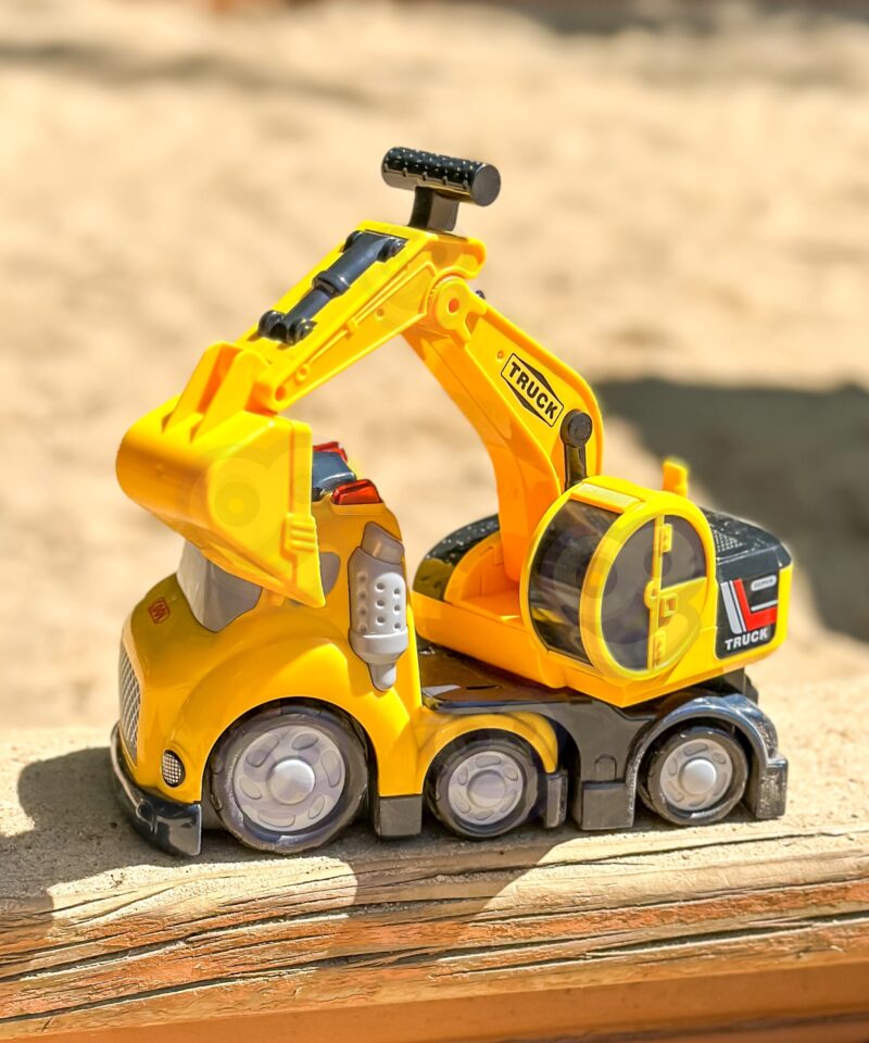 Realistlik ehitusmasina mänguauto