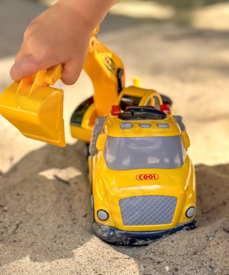 Ohututest materjalidest mänguauto