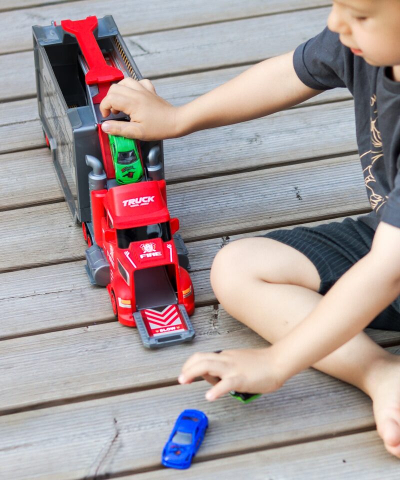 Kokkupandav võidusõiduraja mänguasi