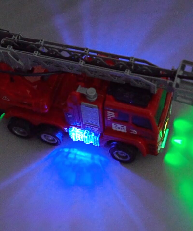 Heliefektidega mänguauto lastele