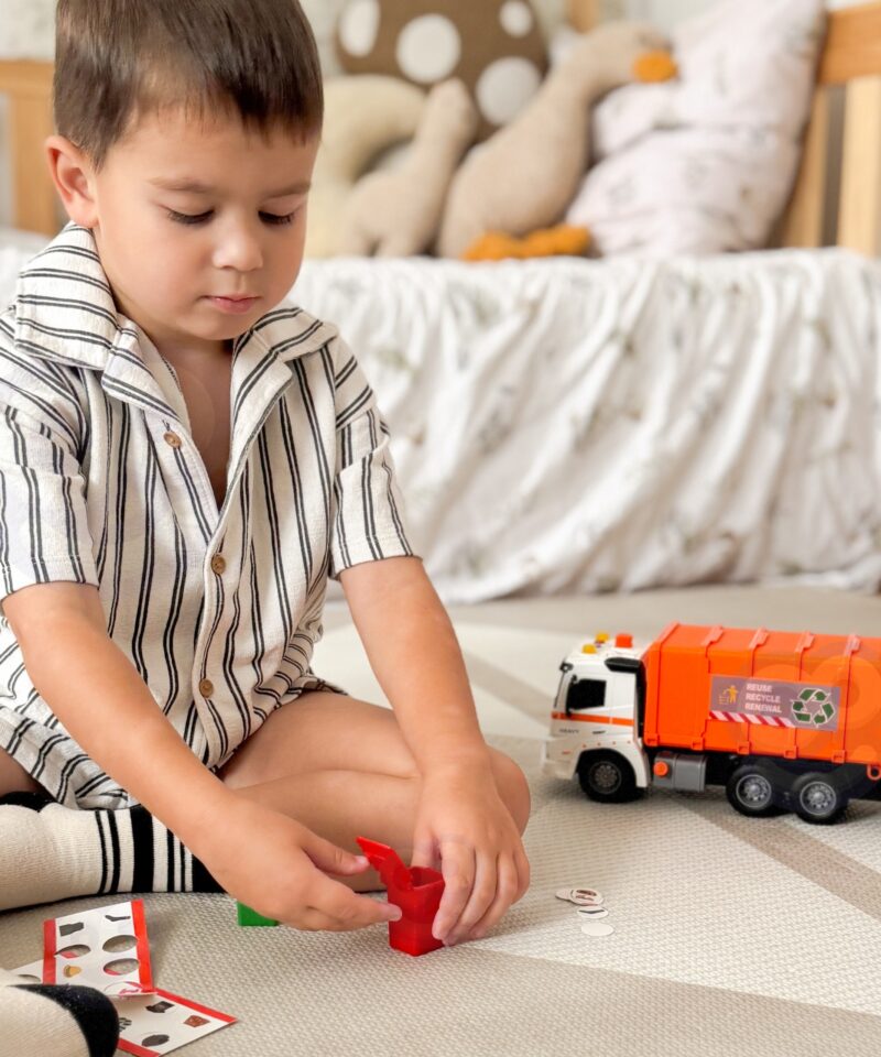 Lastele mõeldud prügiveoauto valgusefektidega