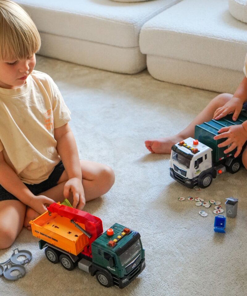 Prügiauto mängukomplekt jäätmete sorteerimiseks